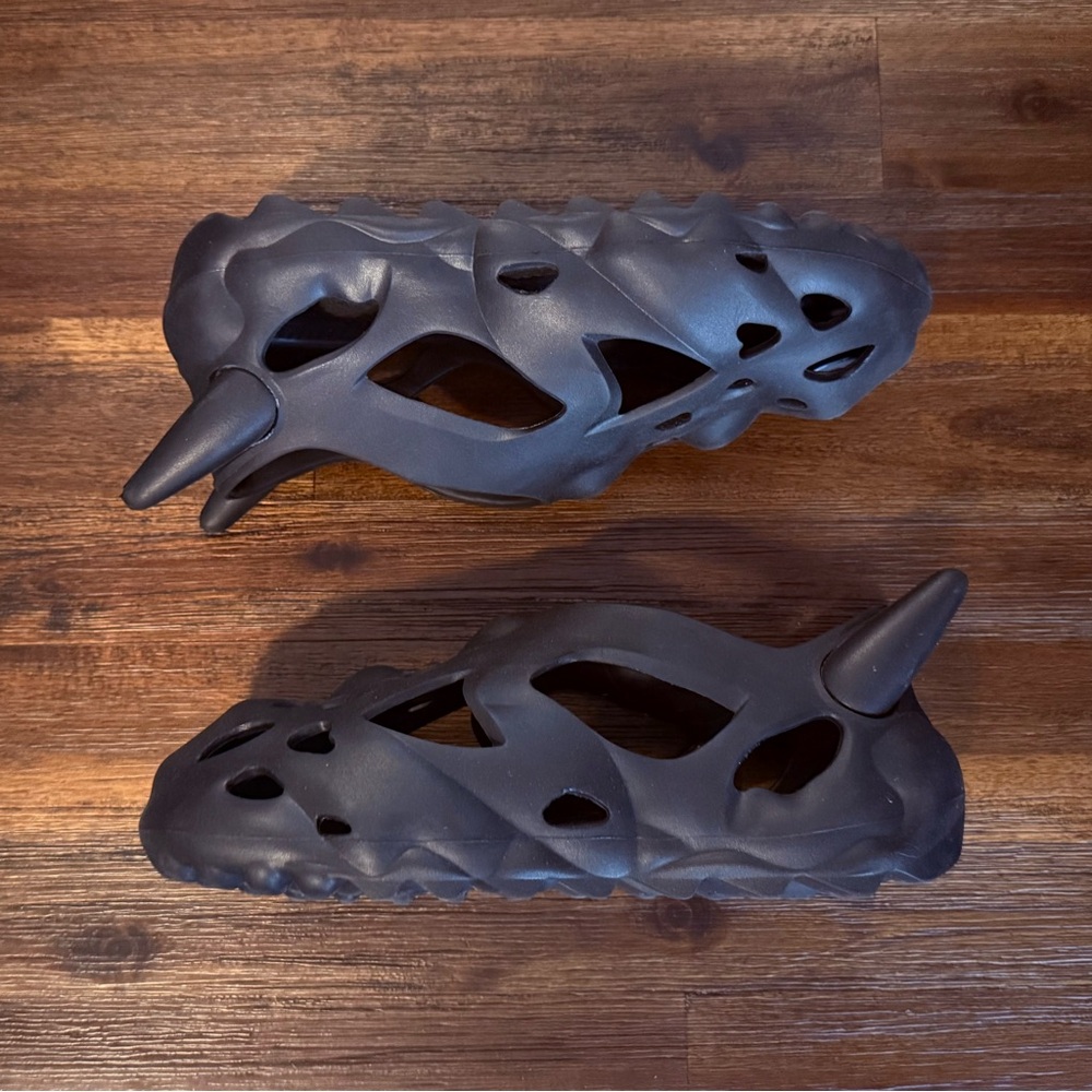 NEW ESENES Worldwide Boneheads Clogs Black - Size 10 - RARE Crocs Style Slides